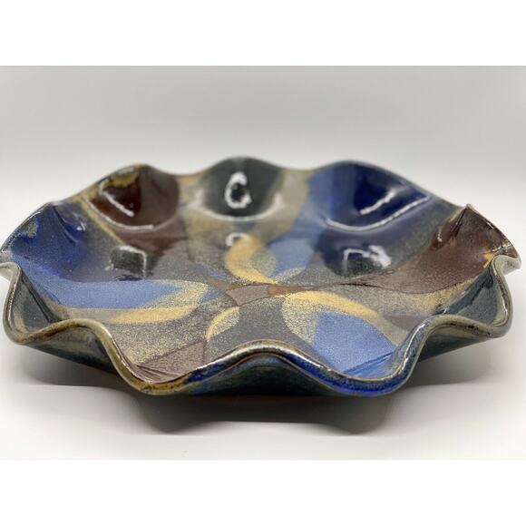 Studio Art Pottery Ruffle Edged Dish Artist Signed. Approximately 10” Multicolor - Picture 5 of 7